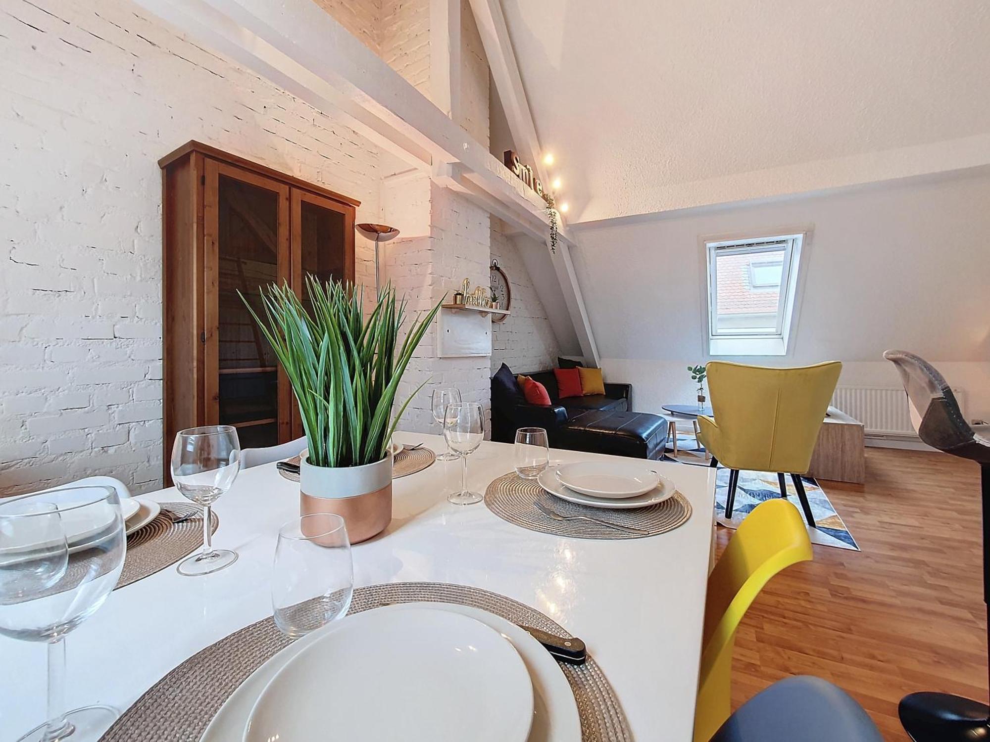 Skyward - Hypercentre - Confort - Rue Pietonne - Calme - Authentique Appartement *